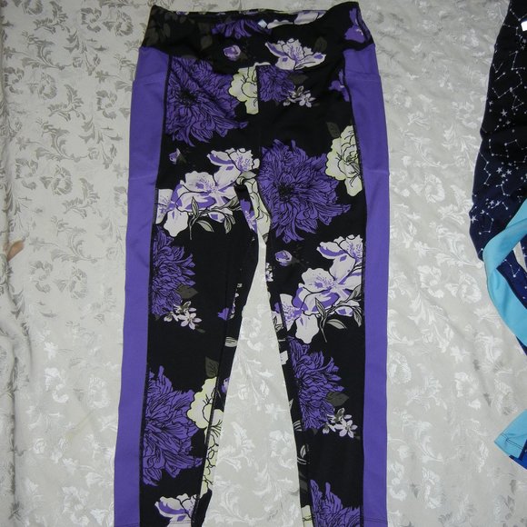 2 Lularoe Rise collection Constalation Stars & Purple Flowers size 1X - Picture 3 of 5